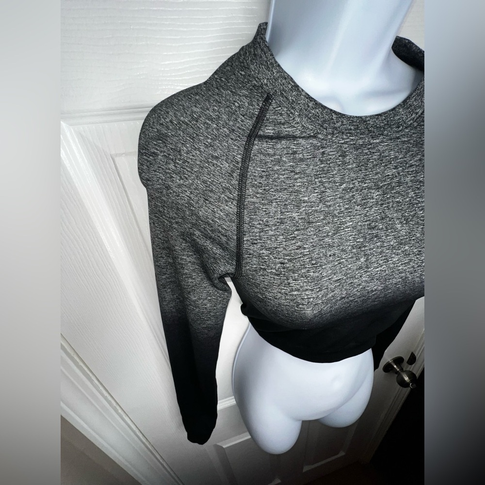 Gymshark Women’s Small Seamless Cropped Long Sleeve Shirt Top Black Ombré S - Picture 14 of 15